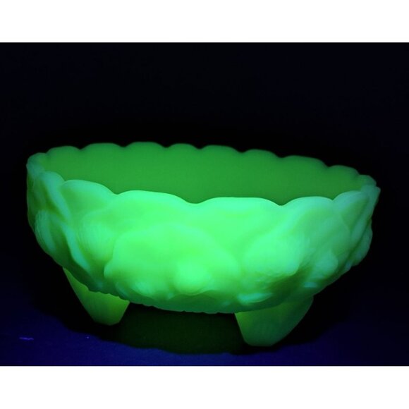 Vintage Fenton Custard Uranium Glass Footed Bowl Water Lilies Scalloped Satin - Picture 2 of 13
